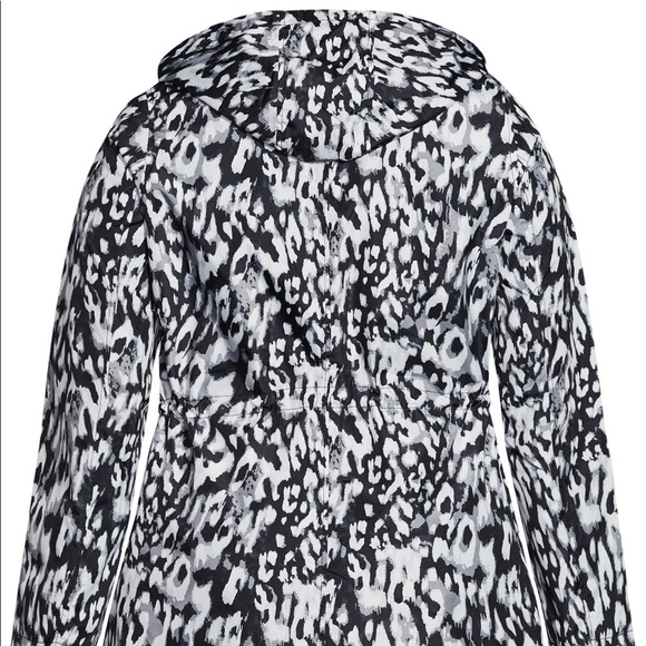 Avenue Plus Size Parka in a Pocket - 22/24 - Picture 2 of 7